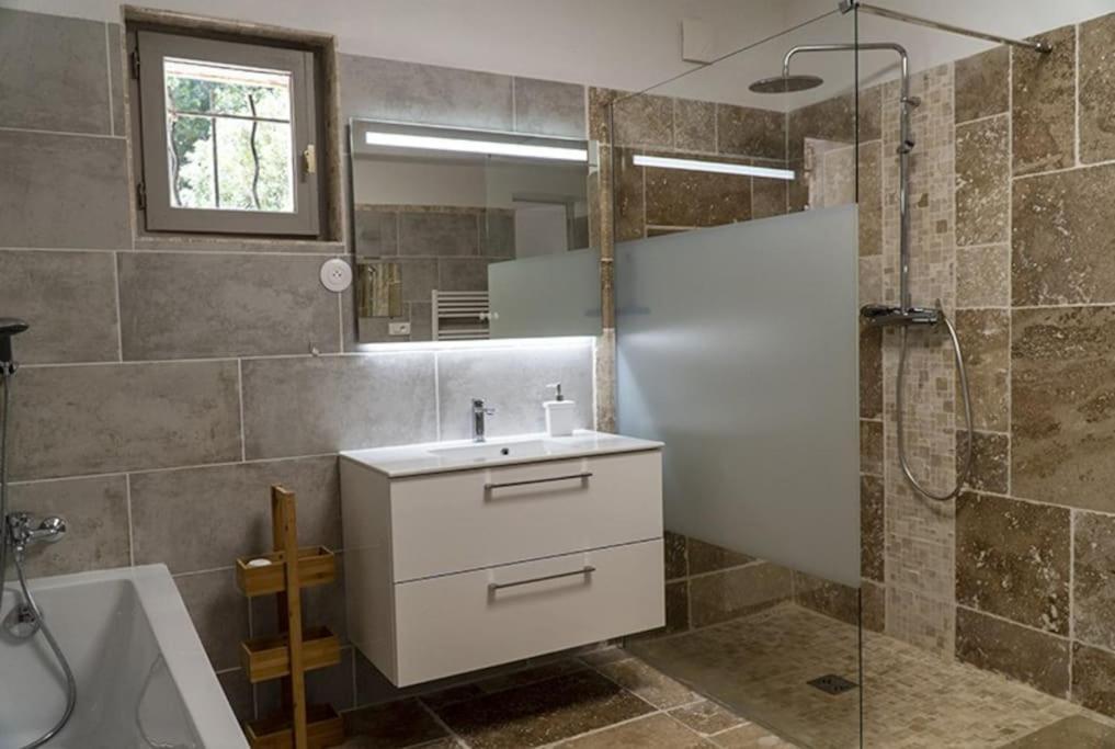 Charmant Rez De Villa Climatise Renove, 90M2 Avec Parking Cassis Exterior foto