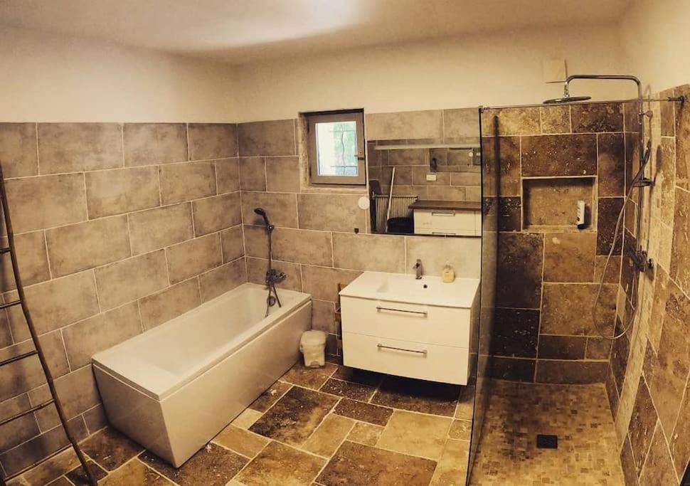 Charmant Rez De Villa Climatise Renove, 90M2 Avec Parking Cassis Exterior foto